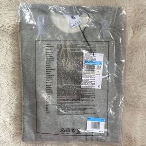 Nike men’s size M gray crew neck sweatshirt. Brand new in bag with tags.